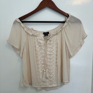 Rue21 Cream Lace Trim Flowy Blouse Off-Shoulder Top, Size M, Great Condition